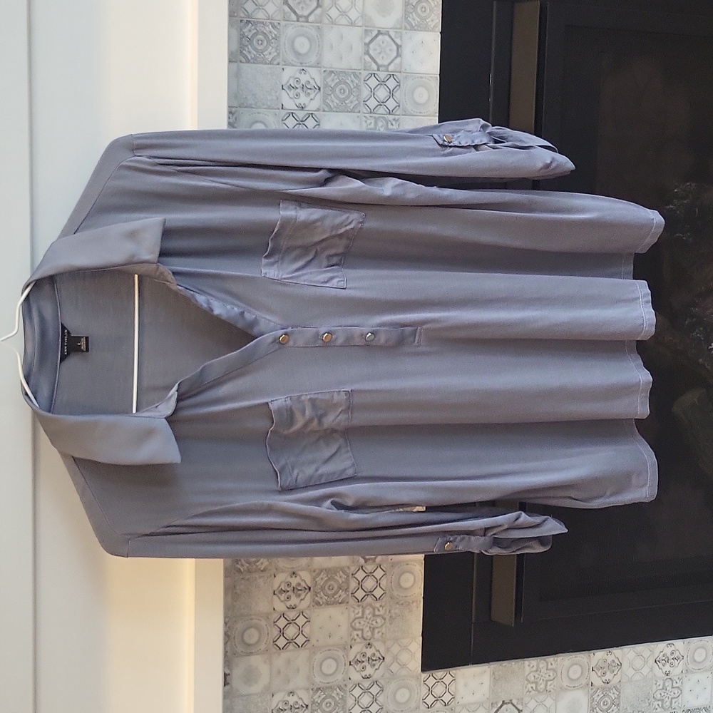 Womens Ann Taylor size L gray collared blouse with quarter length sleeves